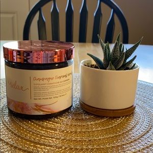 Manna Kadar Champagne Charcoal Scrub